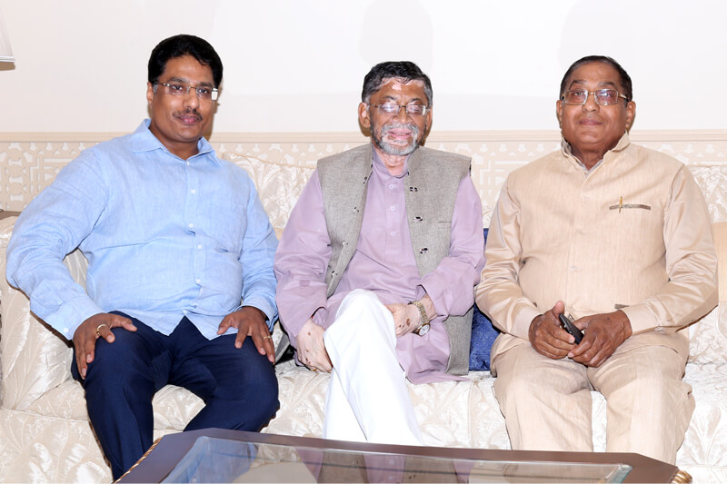Shri Santosh Kumar Gangwar with Suresh Jain at TMU